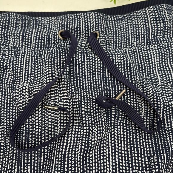 Athleta Womens Size 6 Midtown Skort Batik Print Dark Blue Athleisure Athletic - Picture 7 of 16